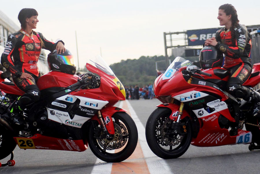 Pilotos del Champi Women Racing en Cheste